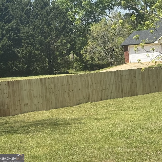 view of yard featuring concrete driveway