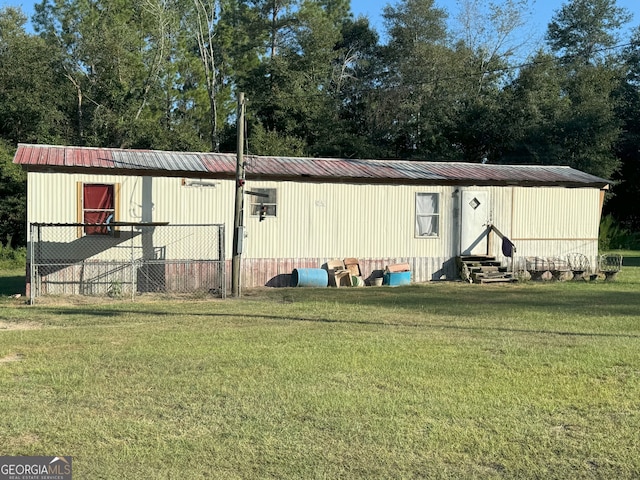 exterior space featuring a lawn