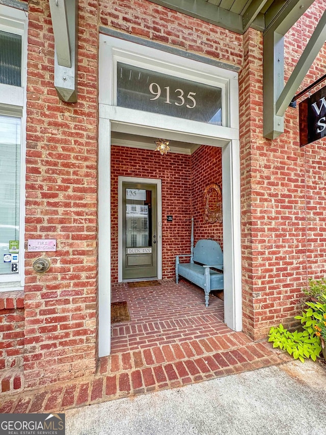 doorway to property with covered porch