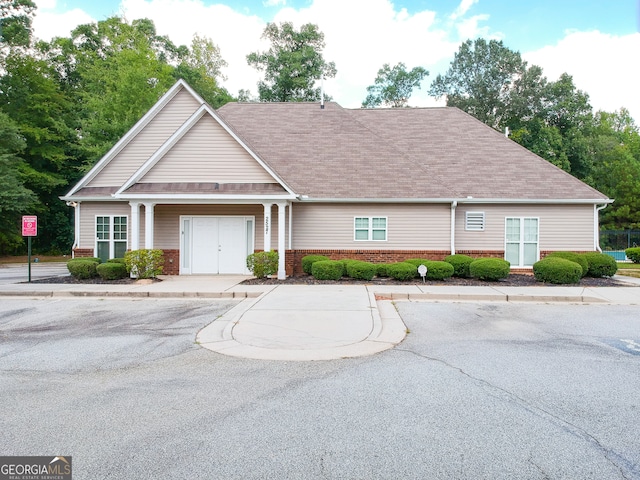 view of front of property