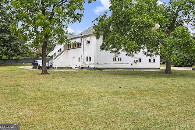 view of front of house with a front lawn