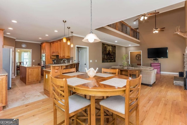 dining area featuring light hardwood / wood-style flooring, ceiling fan, and ornamental molding