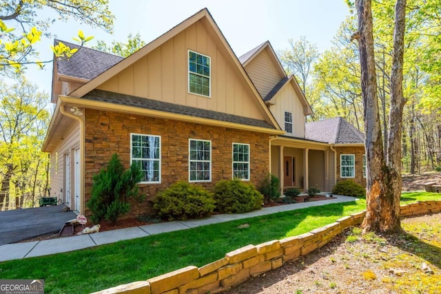 view of front of house featuring a garage and a front lawn