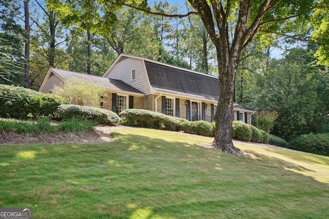 view of front of house featuring a front yard