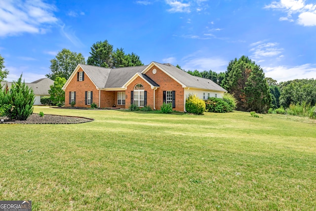 single story home with a front lawn