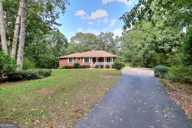 ranch-style home with a front yard