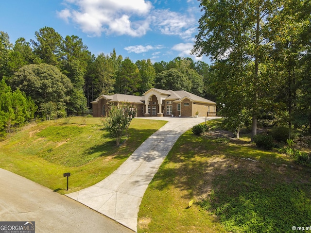 single story home with a front lawn