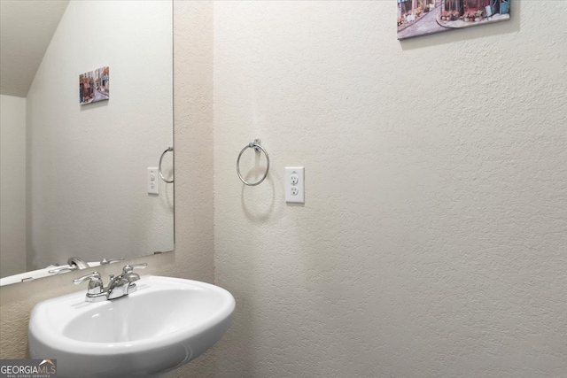 bathroom featuring sink