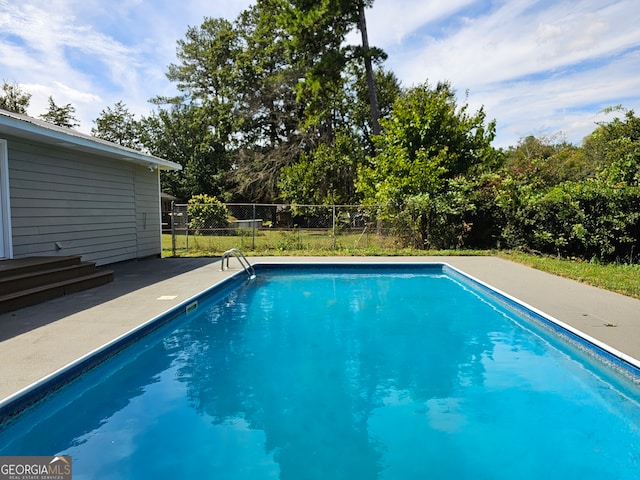 view of swimming pool