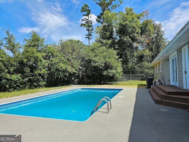 view of swimming pool featuring a patio