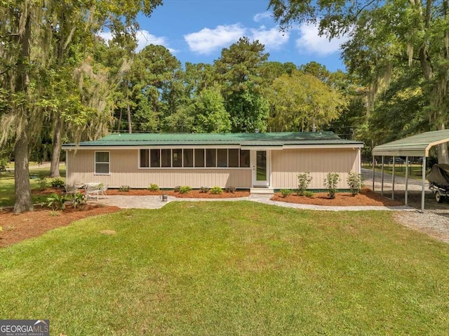 view of front of property with a carport and a front yard