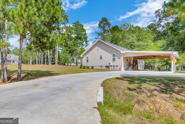 view of front of house featuring a front lawn and a carport