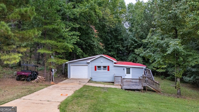 view of front of property featuring a deck and a front lawn