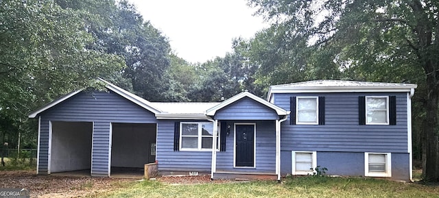 view of front of home featuring a front yard