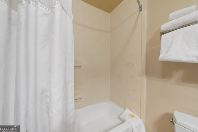 bathroom featuring toilet and shower / bath combo