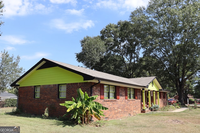 view of side of property featuring a yard