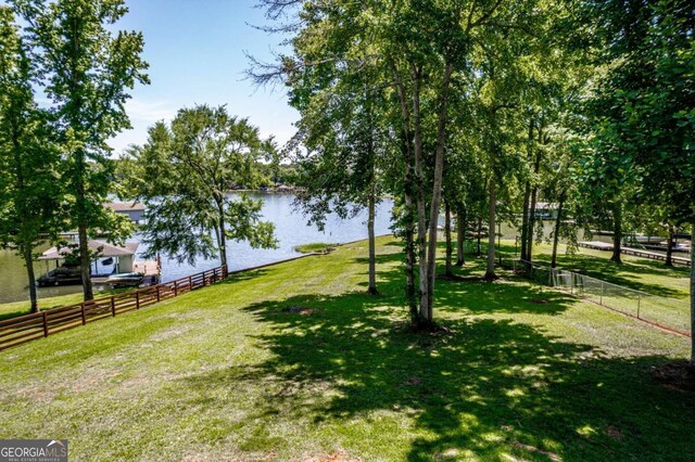 view of yard featuring a water view