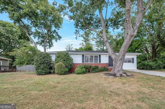 ranch-style home with a front yard