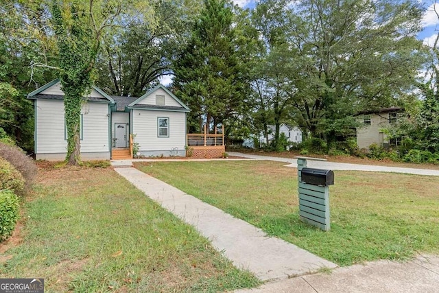 view of front of house featuring a front yard