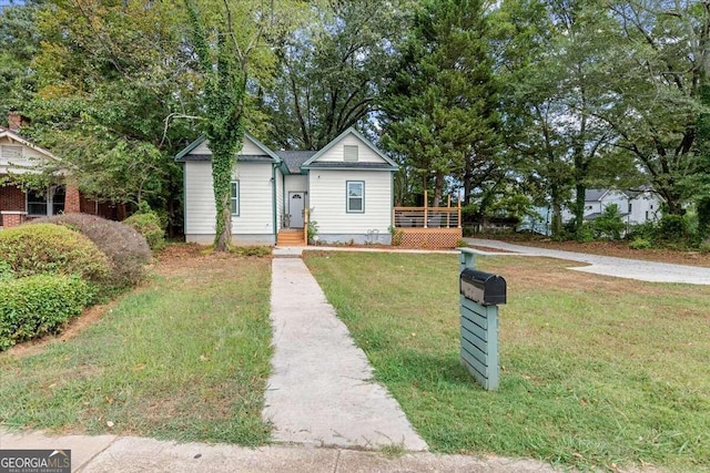 view of front of house featuring a front yard