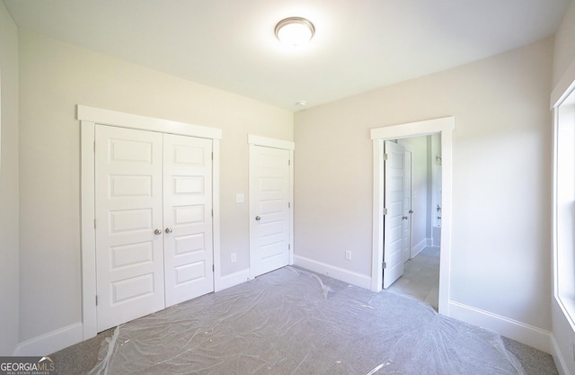 unfurnished bedroom with carpet flooring and a closet