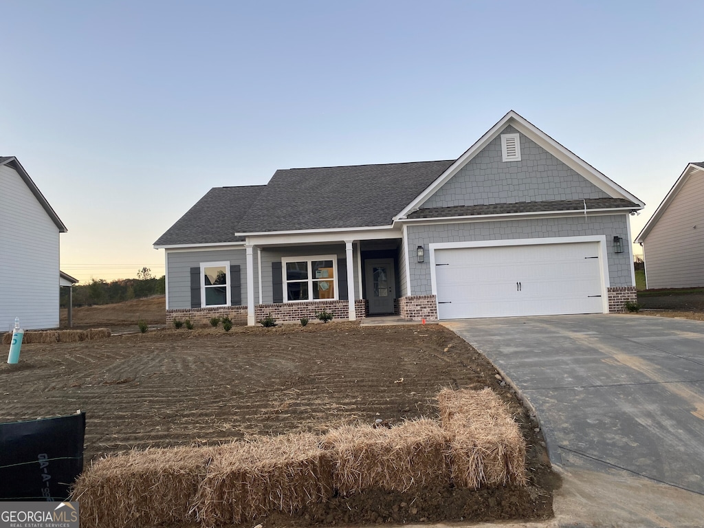 craftsman house featuring a garage