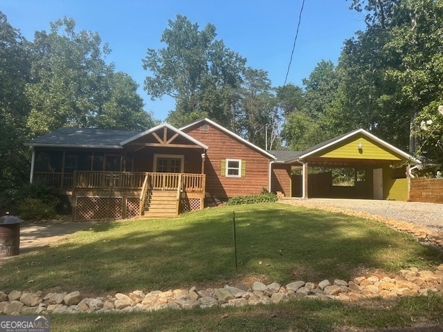 view of front of home with a front lawn and a carport