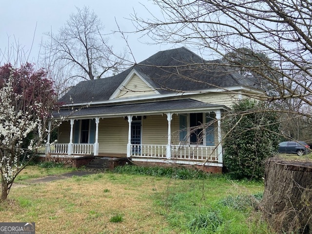 view of front of home featuring a front lawn and a porch