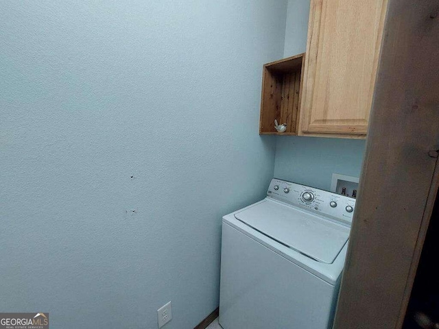 laundry room with cabinets and washer / dryer