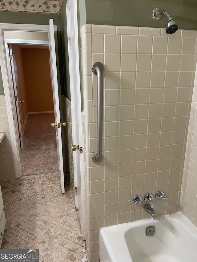 bathroom with tile patterned flooring and tiled shower / bath combo