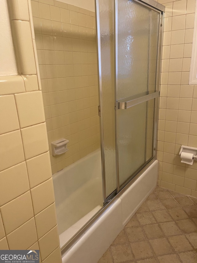 bathroom featuring enclosed tub / shower combo