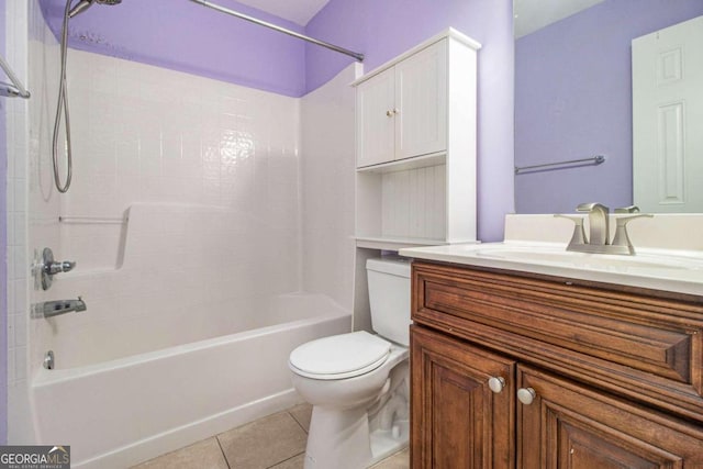 bathroom featuring a wealth of natural light, vanity, and bathtub / shower combination