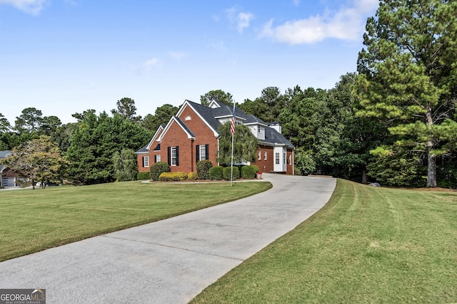 view of front of home featuring a front lawn