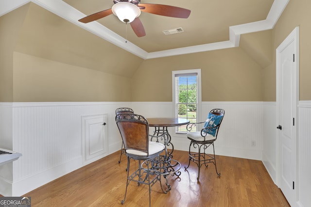 dining room with vaulted ceiling, light wood-type flooring, and ceiling fan