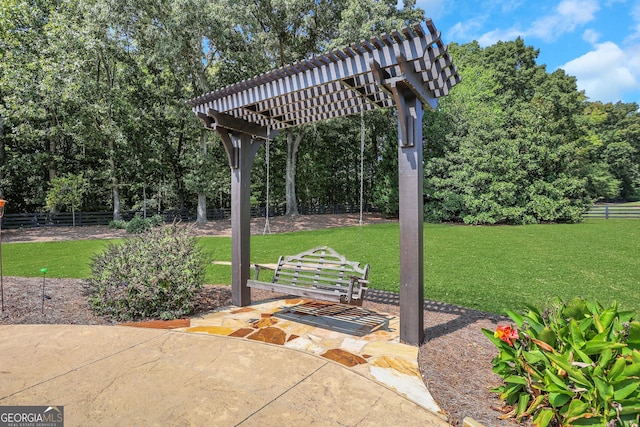 view of yard featuring a pergola and a patio area