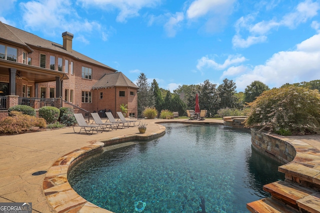 view of swimming pool featuring a patio