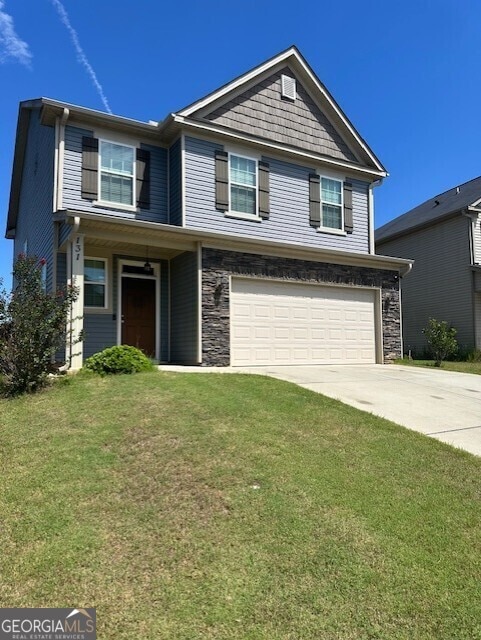 view of front facade featuring a garage and a front lawn