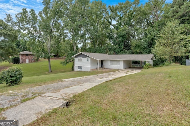 view of front of home with a front lawn