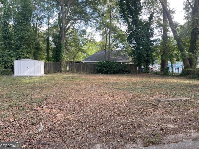 view of yard with a shed