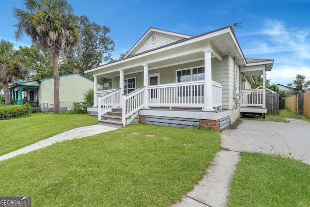 view of front of house with covered porch and a front lawn