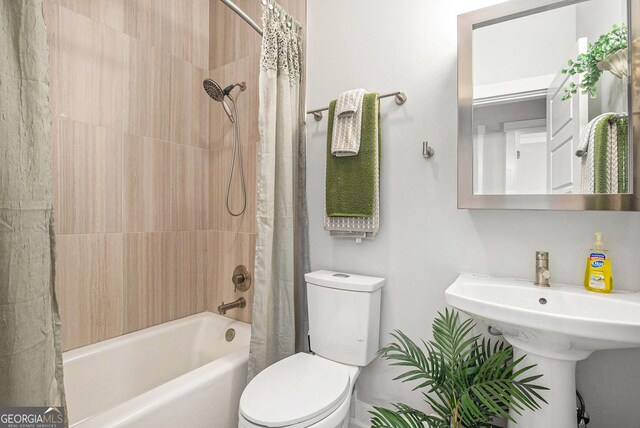 bathroom featuring toilet and shower / tub combo with curtain