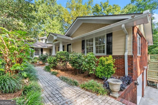 view of front of property featuring covered porch