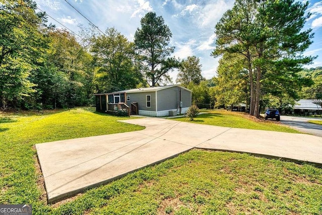 view of front of property with a front yard