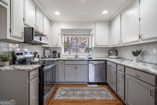 200 Villa Rd Unit 126, Jasper, GA 30143 - kitchen featuring stainless steel appliances, dark wood-style floors, gray cabinets, decorative backsplash, and recessed lighting