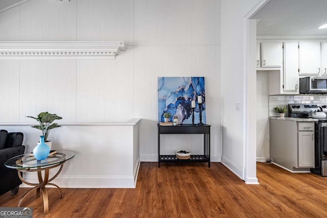 200 Villa Rd Unit 126, Jasper, GA 30143 - hall with wood finished floors and baseboards