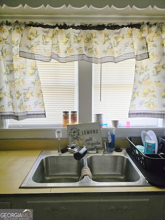 room details featuring a sink