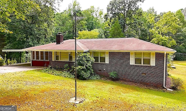 single story home featuring a front yard and a carport