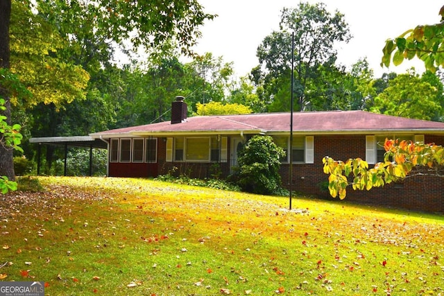 ranch-style home with a front yard