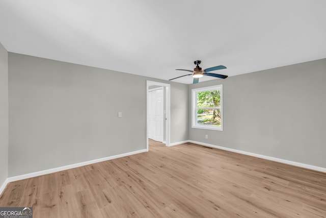 empty room featuring light wood-type flooring and ceiling fan