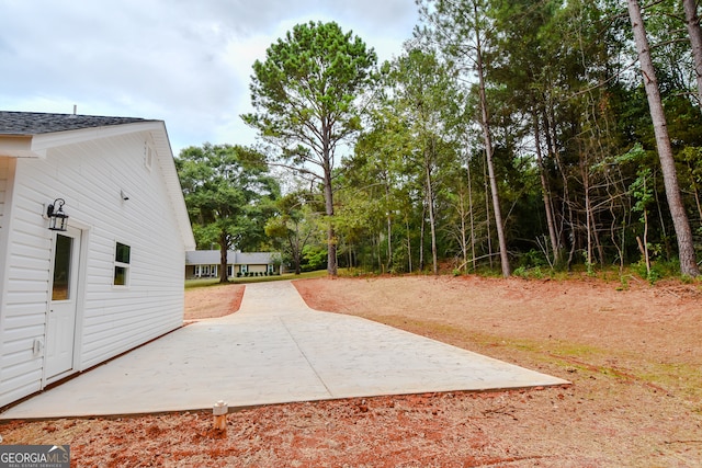 view of yard featuring a patio